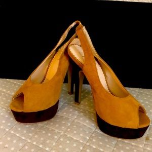 BROWN SUADE PEEPTOE!